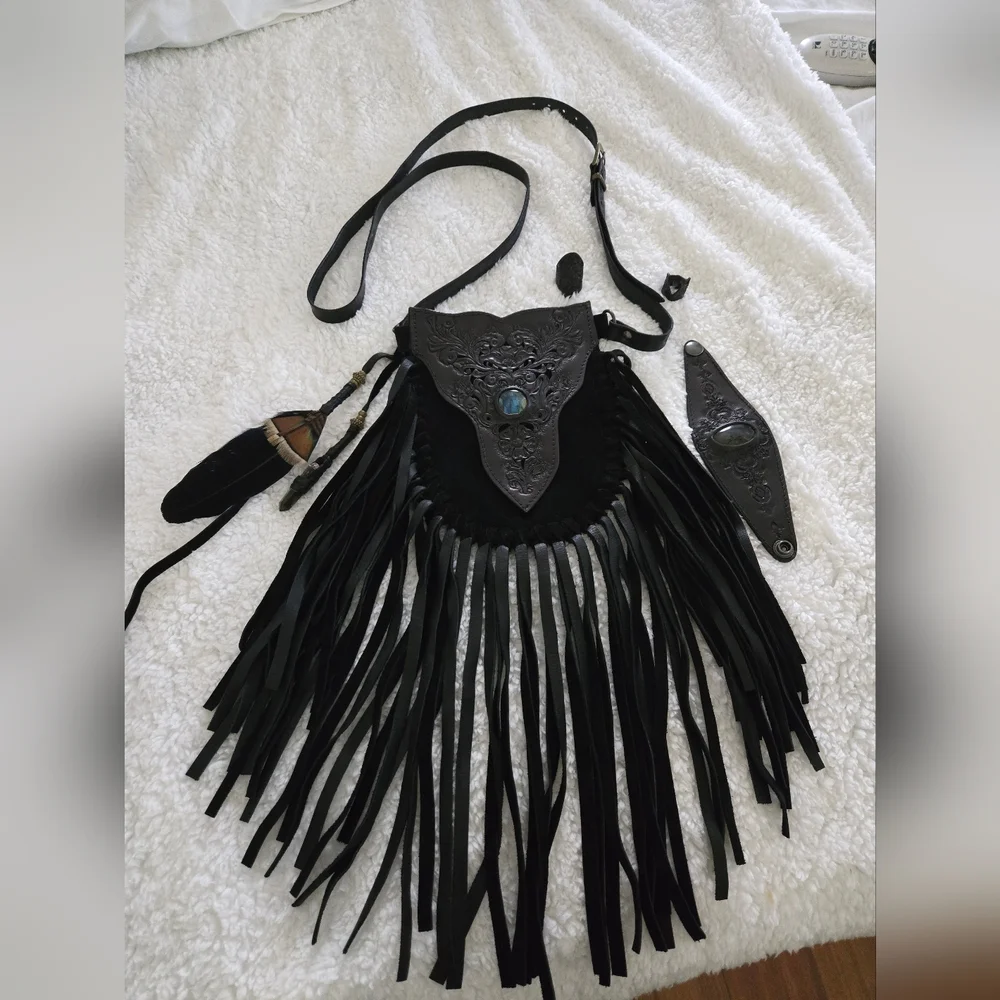 RESERVED❣️❣️Buffalo Girl Suede Phone Pouch - Picture 11 of 14